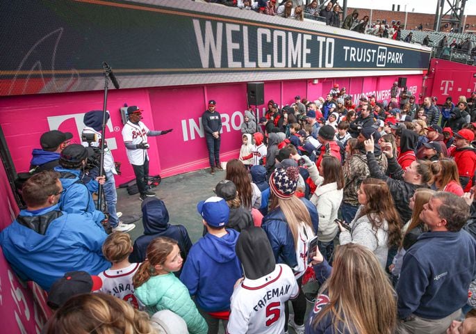 Photos: Braves greet their fans at Chop Fest