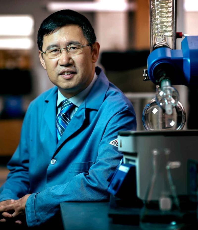 An oral prodrug developed by a team of scientists led by Binghe Wang, Regents’ Professor of Chemistry at Georgia State University, delivers carbon monoxide to protect against acute kidney injury