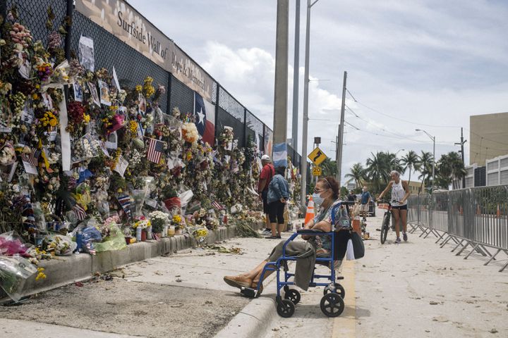 Greta Lopez visits the makeshift memorial to victims of the Champlain Towers South condo building collapse in Surfside, Fla., on Monday, July 5, 2021. (Mark Abramson/The New York Times)