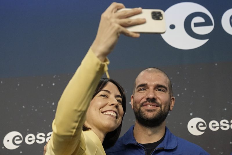 Spanish Minister of Science and Innovation Diana Morant, left, makes a selfie with astronaut Pablo Alvarez Fernandez of Spain at the candidates of the Class of 2022 graduation ceremony at the European Astronaut Centre in Cologne, Germany, Monday, April 22, 2024. ESA astronaut candidates Sophie Adenot of France, Pablo Alvarez Fernandez of Spain, Rosemary Coogan of Britain, Raphael Liegeois of Belgium and Marco Sieber of Switzerland took up duty at the European Astronaut Centre one year ago to be trained to the highest level of standards as specified by the International Space Station partners. Also concluding a year of astronaut basic training is Australian astronaut candidate Katherine Bennell-Pegg, who has trained alongside ESA's candidates. (AP Photo/Martin Meissner)