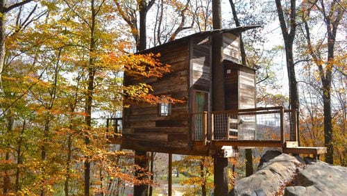 The folks at Treetop Hideaways near Chattanooga have used reclaimed material from local industrial sites and an 1860's barn, while carefully choosing design and technology for excellent insulation and comfort.