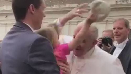 Estella Westrick, 3, snatched the skullcap off of Pope Francis’ head. (Credit: Twitter)