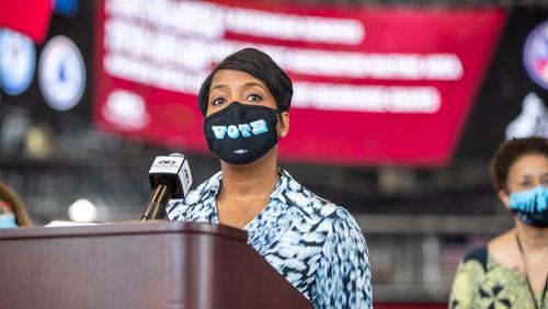 03/30/2021 —Atlanta, Georgia — Atlanta Mayor Keisha Lance Bottoms gives remarks before receiving her COVID-19 vaccination shot at the Mercedes-Benz Stadium Community Vaccination Center in Atlanta, Tuesday, March 30, 2021. (Alyssa Pointer / Alyssa.Pointer@ajc.com)