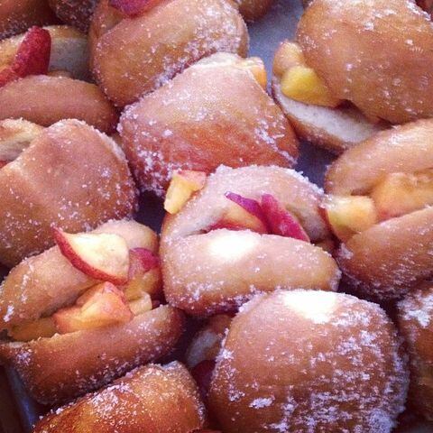 Fresh peach doughnut sliders by @revolutiondoughnuts #donuts #doughnuts #amazing #icaneatthemalldaylong -- @flavourgallery