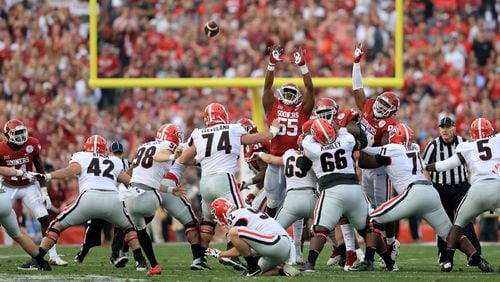 Georgia kicker Rodrigo Blankenship makes a 55-yard field goal at the end of the first half against the Oklahoma Sooners in the Rose Bowl Game Jan. 1, 2018, in Pasadena, Calif.