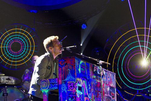 Coldplay kicks off tour