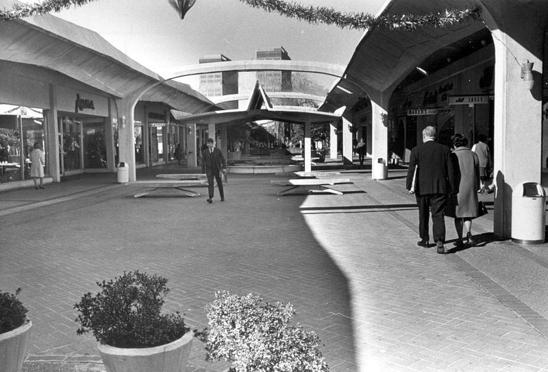 Interior of Lenox Square Mall circa 1972. (PHOTO IS FROM AJC ARCHIVE)