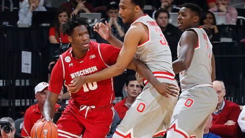 Wisconsin's Nigel Hayes (10) drives against Ohio State's Trevor Thompson (32) and Jae'Sean Tate (1) during the first half at Value City Arena in Columbus, Ohio, on Thursday, Feb. 23, 2017. (Adam Cairns/Columbus Dispatch/TNS)