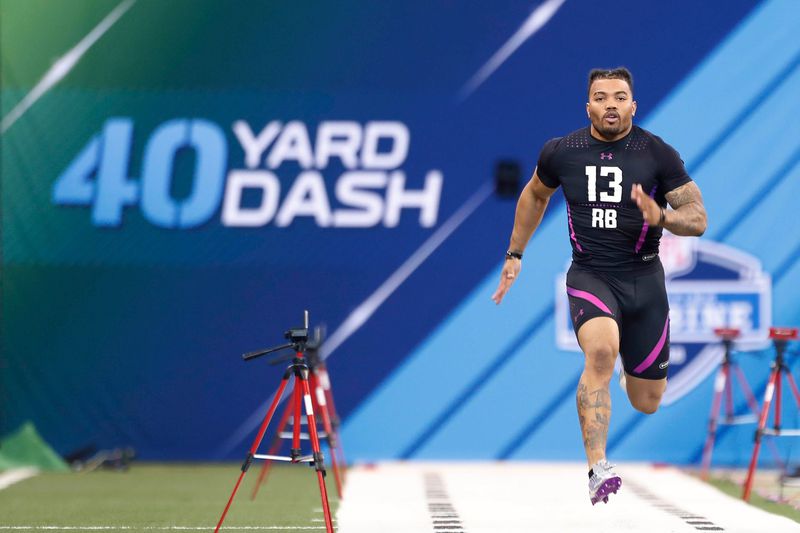 Louisiana State Tigers running back Derrius Guice runs the 40 yard dash during the 2018 NFL Combine at Lucas Oil Stadium.