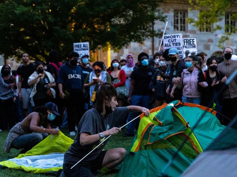 Pro-Palestine protestors set up tents in the evening at Emory’s campus in Atlanta on Thursday, April 25, 2024, before eventually retreating. (Arvin Temkar / AJC)