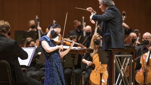 Guest conductor Juanjo Meja leads Midori and the Atlanta Symphony Orchestra in the Tchaikovsky violin concerto. Courtesy of Rafterman