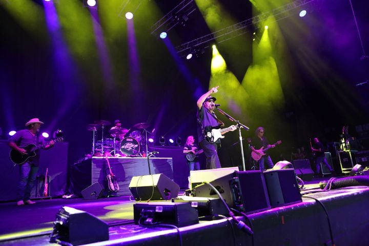 PHOTOS: Lynyrd Skynyrd's farewell tour makes rockin' stop in Atlanta