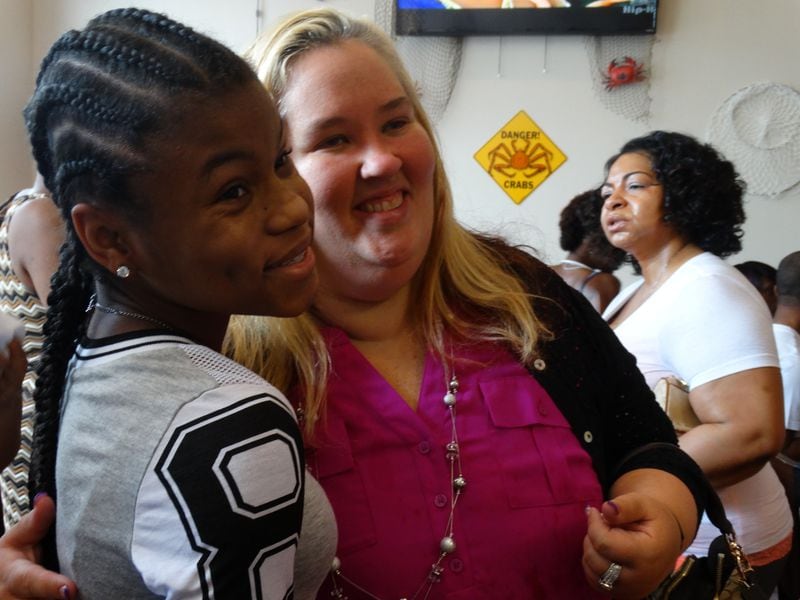 Fan Delaini Robson gets a photo taken with Mama June at Benzino's Crab Trap. CREDIT: Rodney Ho/rho@ajc.com