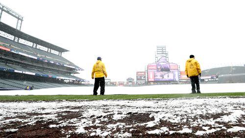 Snow blankets the field before the Colorado Rockies home opener against the Atlanta Braves at Coors Field on April 6, 2018 in Denver, Colorado.  (Photo by Matthew Stockman/Getty Images)