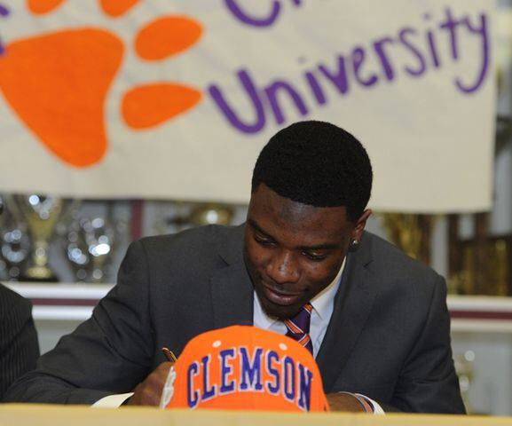 Kyrin Priester signs with Clemson