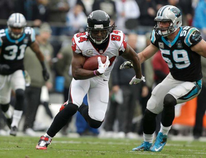 Atlanta Falcons' Roddy White (84) runs after catching a pass as Carolina Panthers' Luke Kuechly (59) pursues in the first half of an NFL football game in Charlotte, N.C., Sunday, Nov. 16, 2014. Photo: Bob Leverone, AP