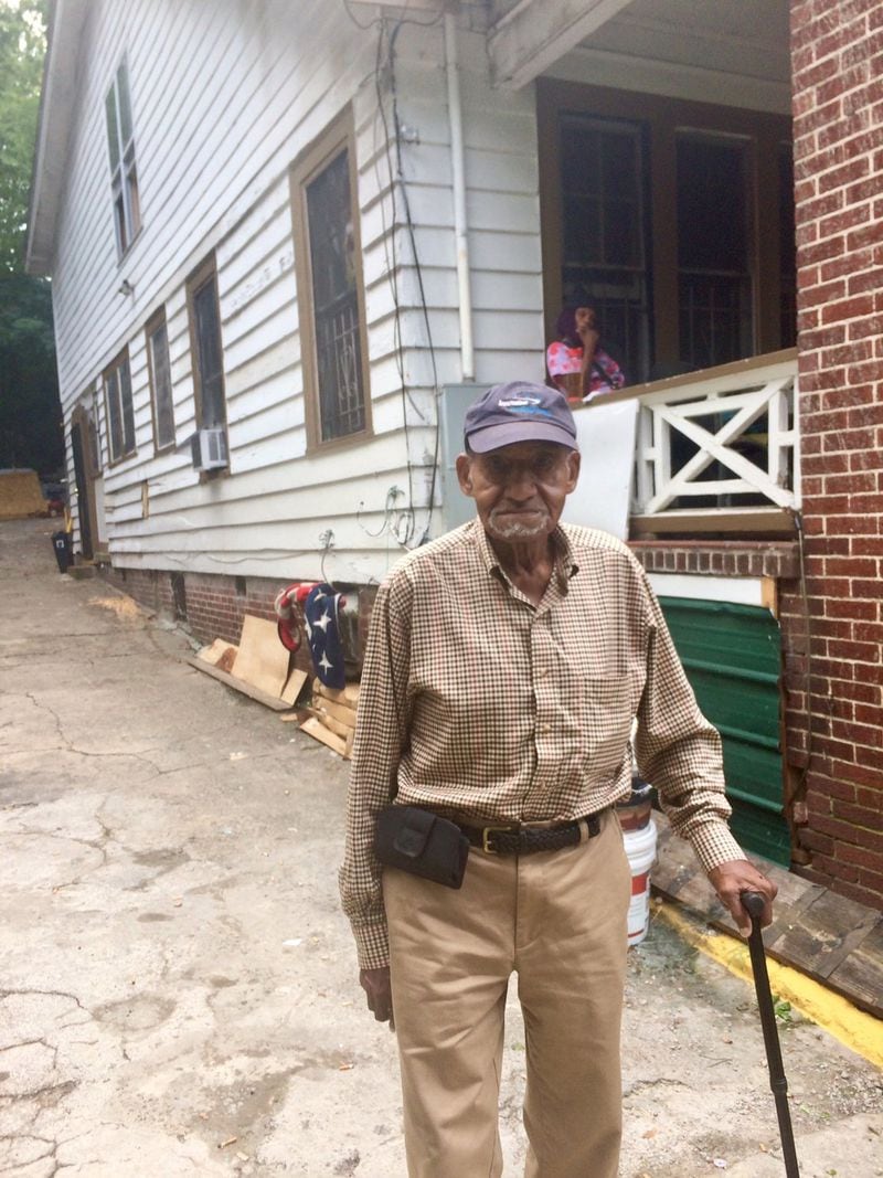 B.L. Cantrell, 93, manages a rooming house that’s being closed by the city. “I’m no slumlord,” he said. BILL TORPY / BTORPY@AJC.COM