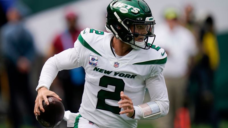 New York Jets quarterback Zach Wilson looks to pass on th run during the first half against the Tennessee Titans, Sunday, Oct. 3, 2021, in East Rutherford, N.J. (Seth Wenig/AP)