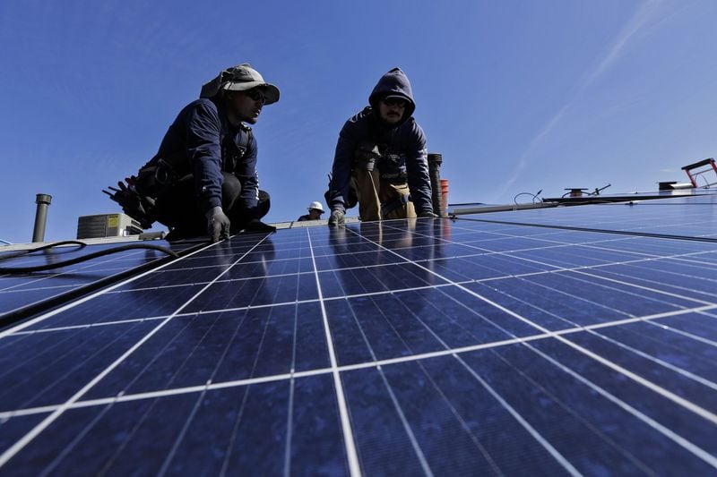 More city of Atlanta residents have an opportunity to install solar panels on their homes as Solarize Atlanta extends deadlines for residential and commericial applications for bulk solar purchase program. (Irfan Khan/Los Angeles Times/TNS)