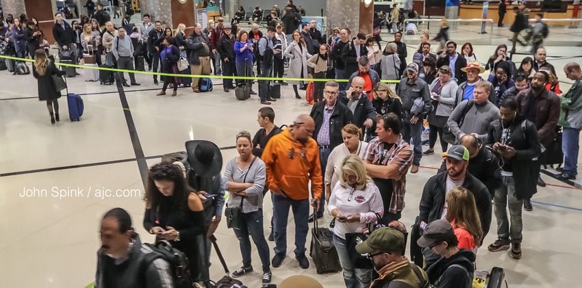 Atlanta airport travelers stuck in long TSA wait lines