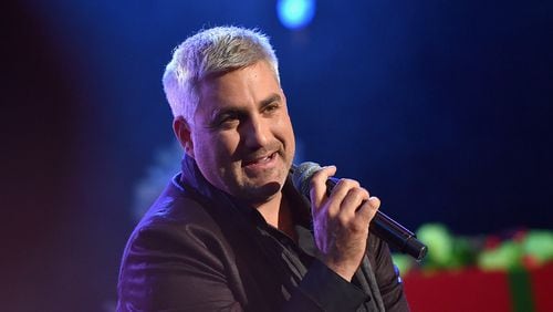HOLLYWOOD, CA - NOVEMBER 29: Singer Taylor Hicks performs onstage during the 2015 Hollywood Christmas Parade on November 29, 2015 in Hollywood, California. (Photo by Mike Windle/Getty Images for The Hollywood Christmas Parade)