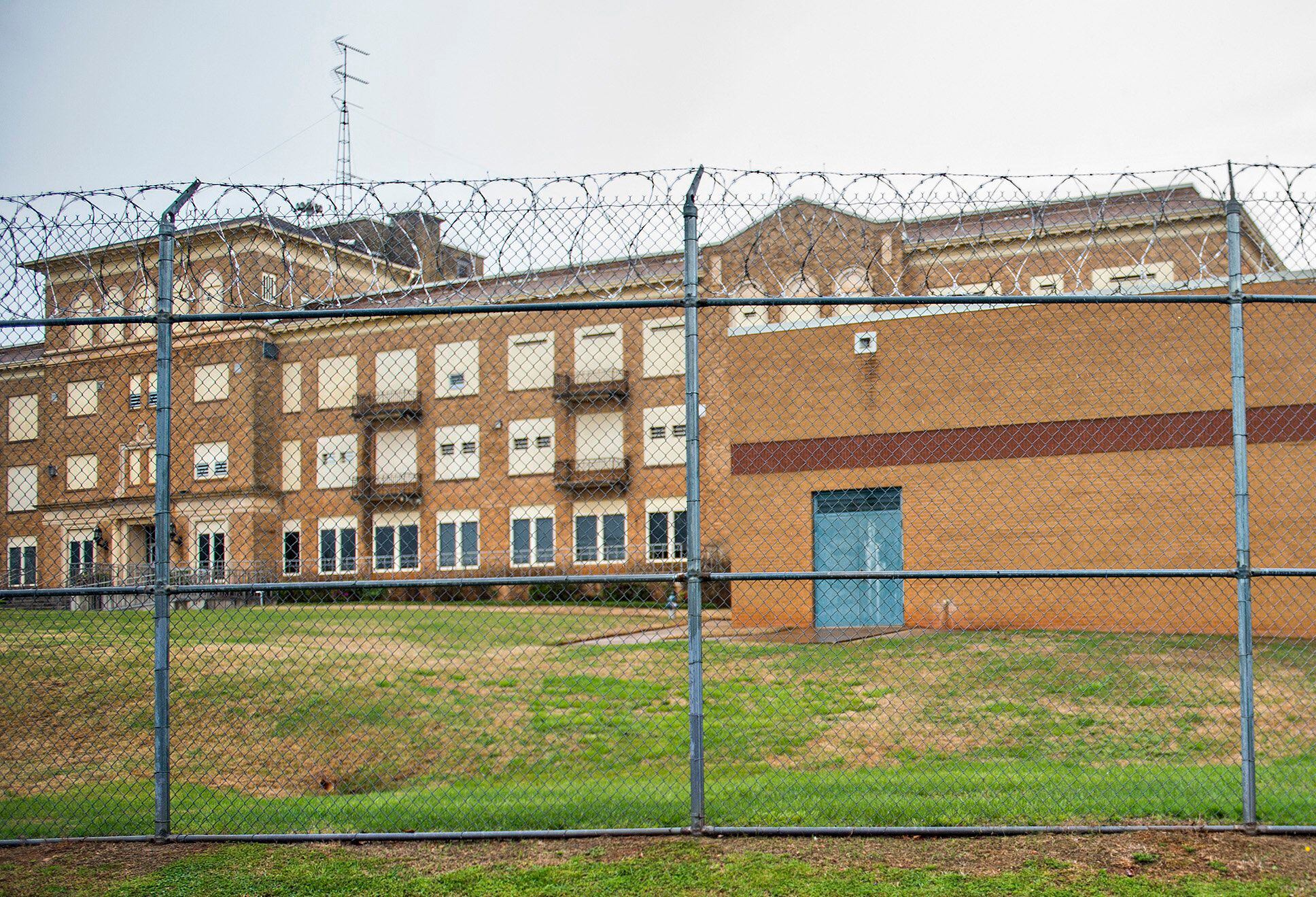 Critics Blast Georgia Prison Conditions Staffing Levels And Care Critics Blast Georgia Prison Conditions Staffing Levels And Care