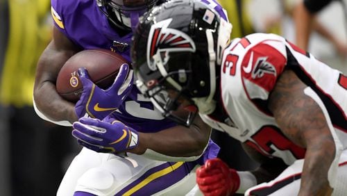 MINNEAPOLIS, MINNESOTA - SEPTEMBER 08: Running back Dalvin Cook #33 of the Minnesota Vikings runs the ball against free safety Ricardo Allen #37 of the Atlanta Falcons in the game at U.S. Bank Stadium on September 08, 2019 in Minneapolis, Minnesota. (Photo by Hannah Foslien/Getty Images)