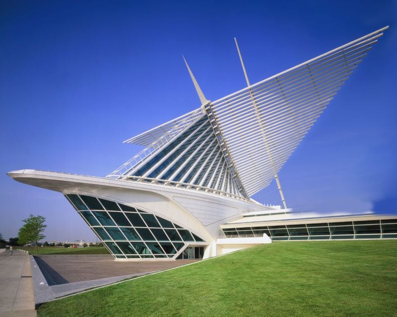 The spectacular nautical design of the Milwaukee Art Museum boasts wings that fold and unfold twice a day. Courtesy of Milwaukee Art Museum