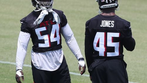Falcons linebackers Foyesade Oluokun (left) and Deion Jones work together during organize team activities (OTAs) Tuesday, May 25, 2021, at the team training facility in Flowery Branch. (Curtis Compton / Curtis.Compton@ajc.com)