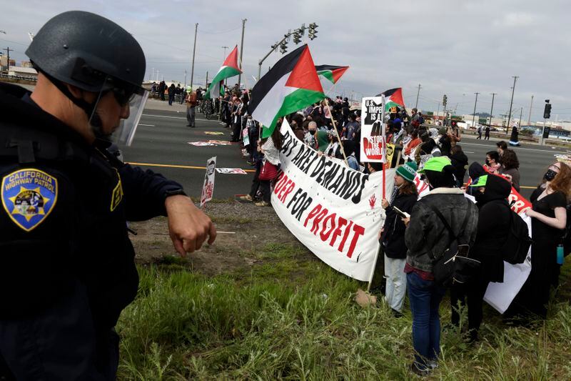 Demonstrators protesting the ongoing war in Gaza, block southbound traffic on Interstate 880 in Oakland, Calif., on Monday, April 15, 2024. Traffic in the San Francisco Bay Area was also snarled for hours Monday morning as pro-Palestinian demonstrators shut down both directions of the Golden Gate Bridge and stalled a 17-mile (27-kilometer) stretch of Interstate 880 in Oakland. (Brontë Wittpenn/San Francisco Chronicle via AP)
