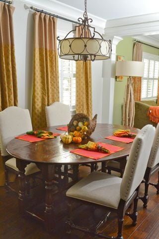 Keeping the dining room table at the center