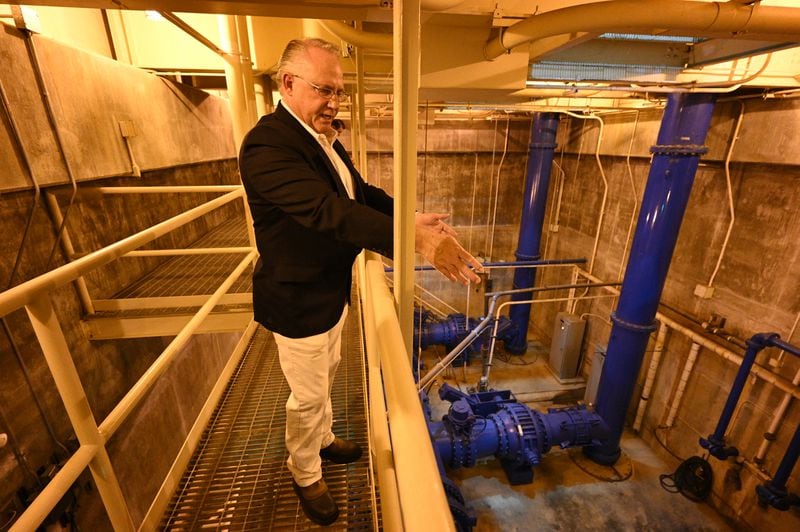 August 23, 2022 Chatsworth - Mike Hackett, the director of the city of Rome’s water and sewer division, shows Rome Water Pump Station (RWPS) - Oostanaula River, where the city used to draw water, in Rome on Tuesday, August 23, 2022. (Hyosub Shin / Hyosub.Shin@ajc.com)