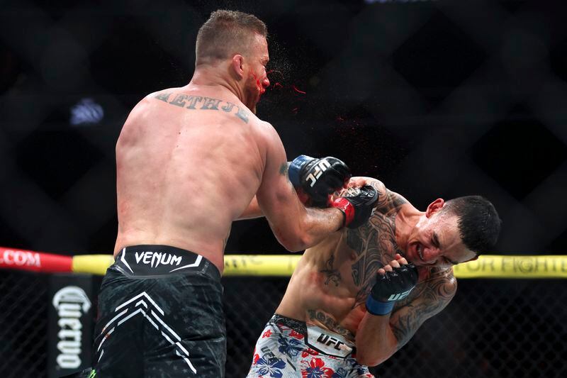 Max Holloway punches Justin Gaethje for a knockout during a UFC 300 mixed martial arts lightweight bout Saturday, April 13, 2024, in Las Vegas. (Ellen Schmidt/Las Vegas Review-Journal via AP)