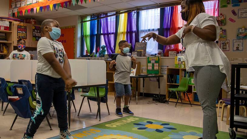 Cascade Elementary School kindergarten teacher Shiron Jelks participates in a sing along lesson with her students during the 2021 Atlanta Public Schools' Summer Academic Recovery Academy. This year's summer learning program begins June 1. (Alyssa Pointer / AJC FILE PHOTO)