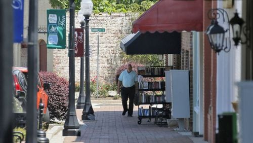 Businesses along East Main Street in Hampton. Officials want to establish an incubator to bring more business to Henry County. BOB ANDRES/BANDRES@AJC.COM