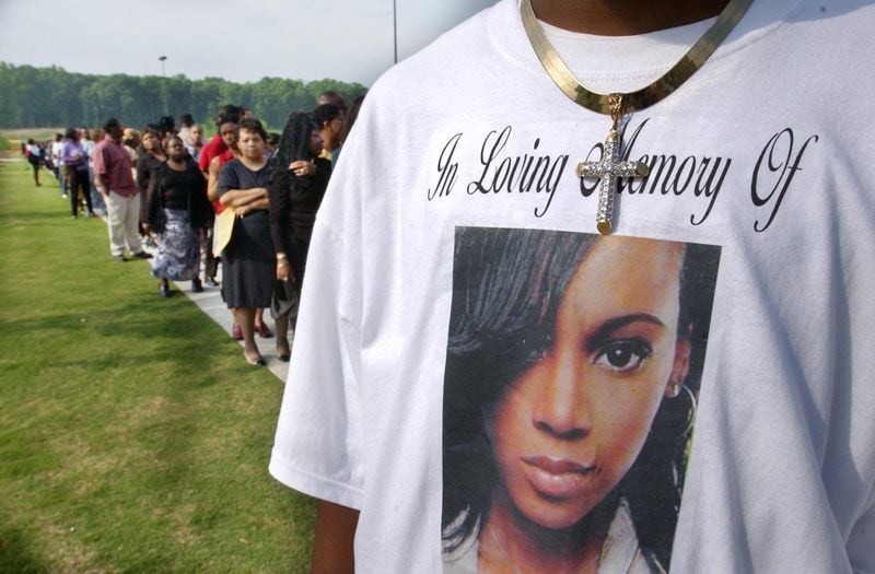 020502. LITHONIA. Fans showed up by the thousands at the New Birth Missionary Baptist Church for the funeral of Lisa Lopes. RICH ADDICKS/STAFF