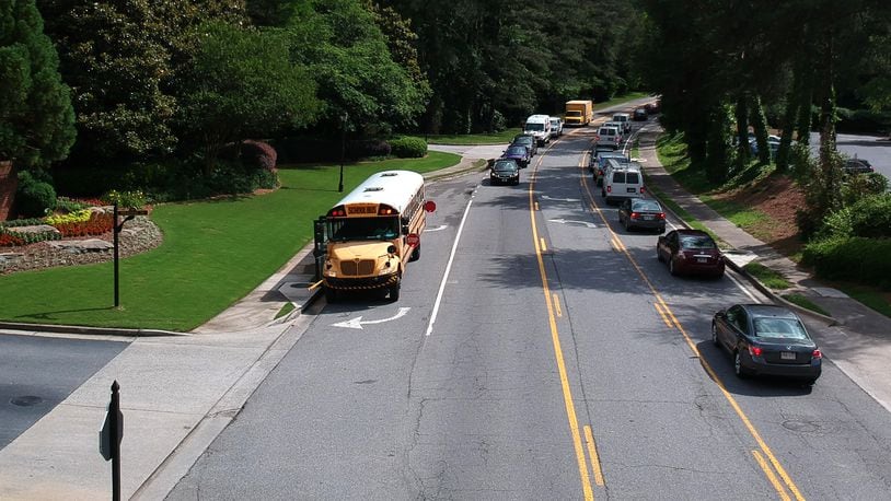 May 23, 2018 Sandy Springs - A Fulton County Schools bus brings traffic to a halt on Powers Ferry Road in Sandy Springs, in the last week of school. HYOSUB SHIN / HSHIN@AJC.COM