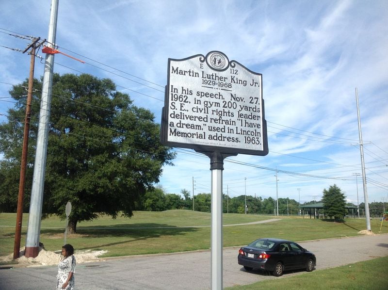 A historic marker stands outside of the old Booker T. Washington High School, noting the date that King spoke there in 1962. ERNIE SUGGS / ernie.suggs@ajc.com