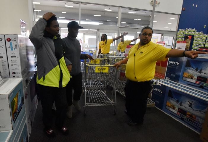 Black Friday around Atlanta: Shoppers flock to stores, malls