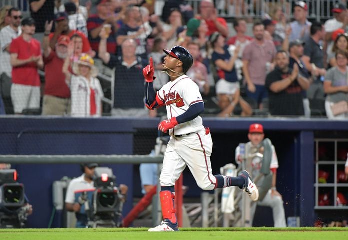 Photos: Braves rally, close in on NL East title