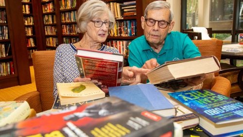 Babette Rothschild & Bernie Goldstein of the Lenbrook Library Committee looks through books that will be donated to support Georgia prisons. PHIL SKINNER FOR THE ATLANTA JOURNAL-CONSTITUTION.