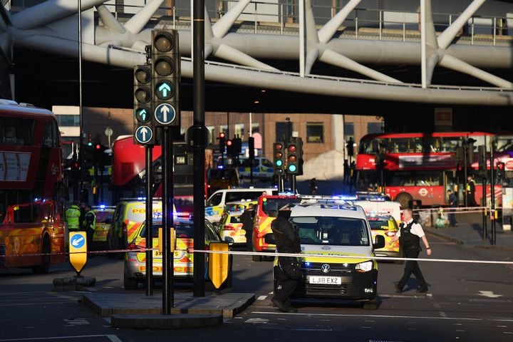 PHOTOS: London Bridge closed after police incident