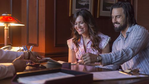 THIS IS US -- "The Right Thing to Do" Episode 111 -- Pictured: (l-r) Mandy Moore as Rebecca Pearson, Milo Ventimiglia as Jack Pearson -- (Photo by: Ron Batzdorff/NBC)
