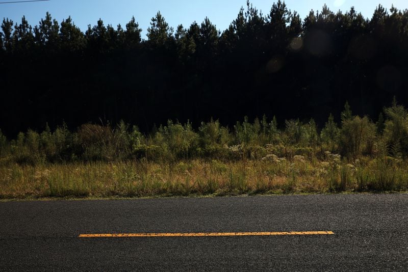 A stretch of Old Salkehatchie Highway in Varnville, South Carolina, on Sept. 26, not far from the spot where Alex Murdaugh was shot. (Travis Dove/The New York Times)