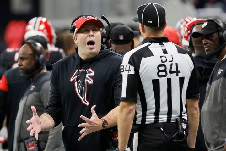Falcons coach Arthur Smith pleads his case to an official  after a fourth-quarter play against the Steelers on Sunday at Mercedes-Benz Stadium. (Miguel Martinez / miguel.martinezjimenez@ajc.com)