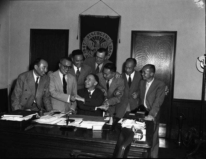 Atlanta Mayor William B. Hartsfield meets with Chinese YMCA representatives in 1948. (Lane Brothers Commercial Photographers, Special Collections and Archives, Georgia State University Library)