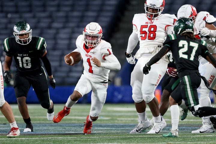 Milton quarterback Devin Farrell (1) runs for yards during the first half against Collins Hill in the Class 7A state title football game at Georgia State Center Parc Stadium Saturday, December 11, 2021, Atlanta. JASON GETZ FOR THE ATLANTA JOURNAL-CONSTITUTION