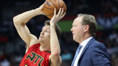 Hawks’ Mike Dunleavy looks to pass with Mike Budenholzer looking on in a NBA basketball game against the Bucks on Sunday, Jan. 15, 2017, in Atlanta. Curtis Compton/ccompton@ajc.com