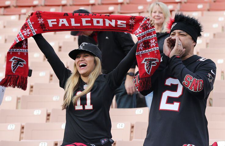 Photos: Falcons tackle the Rams in NFL playoffs