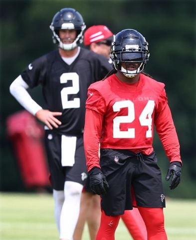 Photos: Devonta Freeman back on field for Falcons’ OTA workouts